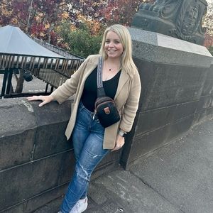 Meet your Posher, Danielle